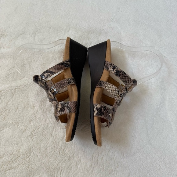 Vionic Orthotic Adjustable Triple Strap Slide
Wedges in Radia Snake Size 7 - Picture 3 of 7